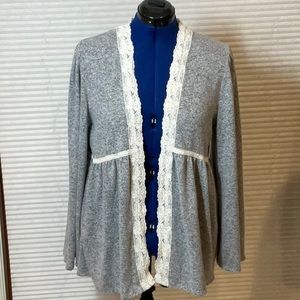 Knox Rose Heather Gray cardigan with Lace trim and waist. Wide sleeved. Size L